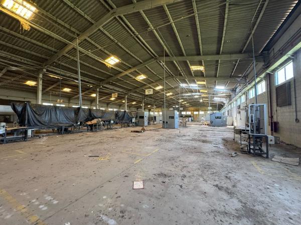 Galpão industrial de 3.980m² construído sobre terreno de 6.000m² | Distrito Industrial II