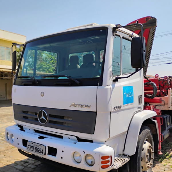 Caminhão | Mercedes Bens Atron 1719 | Diesel | FRO0694 | Munck Fuchinni Acoplado