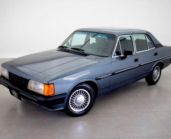 GM/OPALA COMODORO SL/E - 1989/1990