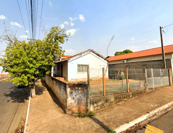 Casa de esquina | terreno de 228,80m² | Prox. ao Lago municipal