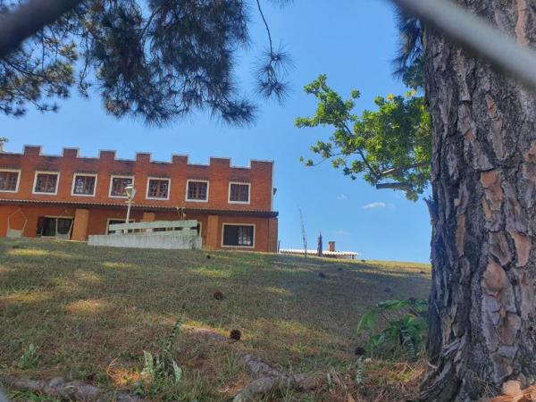 Casa em condomínio fechado em Vinhedo | Chácara com 1.701m² no Residencial Vale Santa Fé